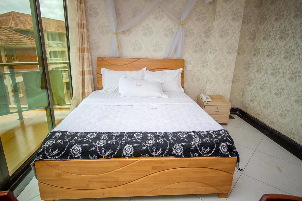 Sal'S Boutique Hotel Kampala Exterior photo