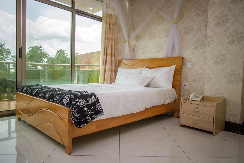 Sal'S Boutique Hotel Kampala Exterior photo